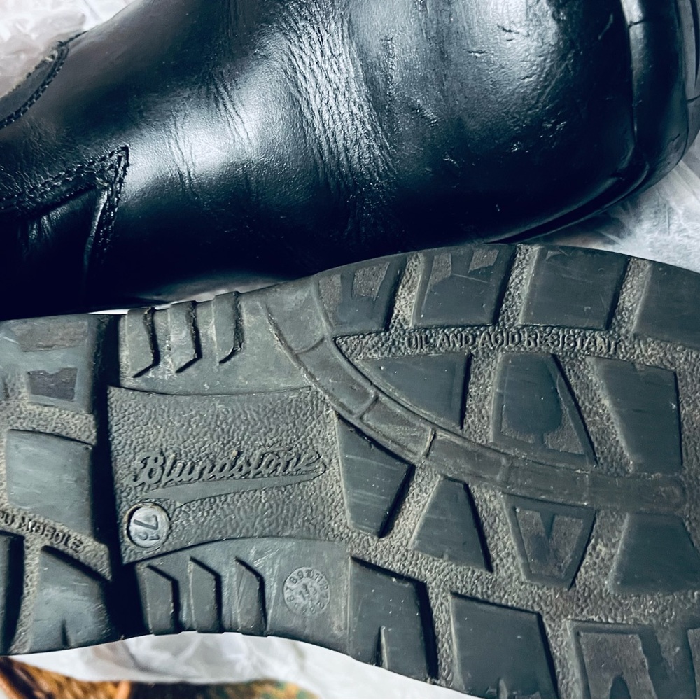 Blundstone CSA Approved Size 7.5 - Picture 3 of 8